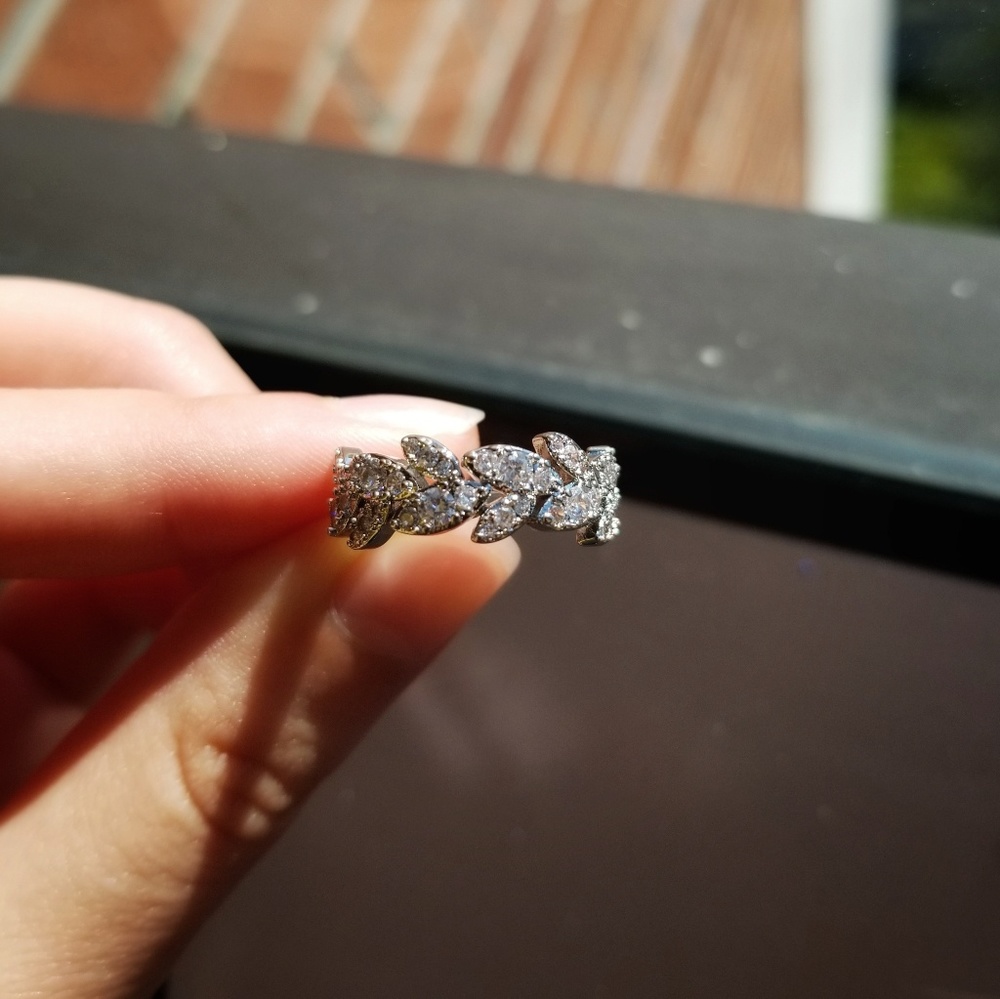 🎊HP🎊 Silver Crystal Leaf Ring - Picture 2 of 4